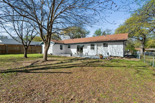 911 Vine Street, Euless, TX 76040