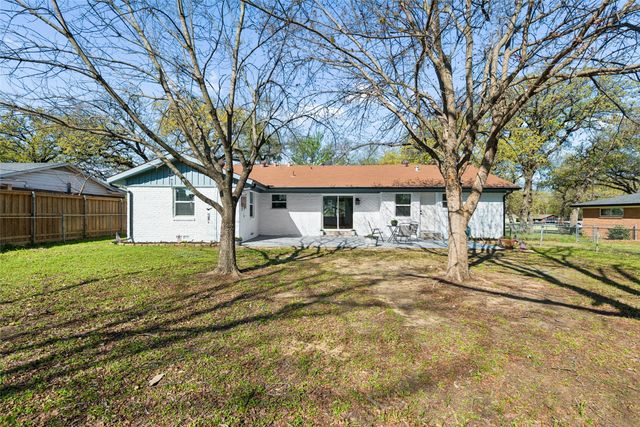 911 Vine Street, Euless, TX 76040