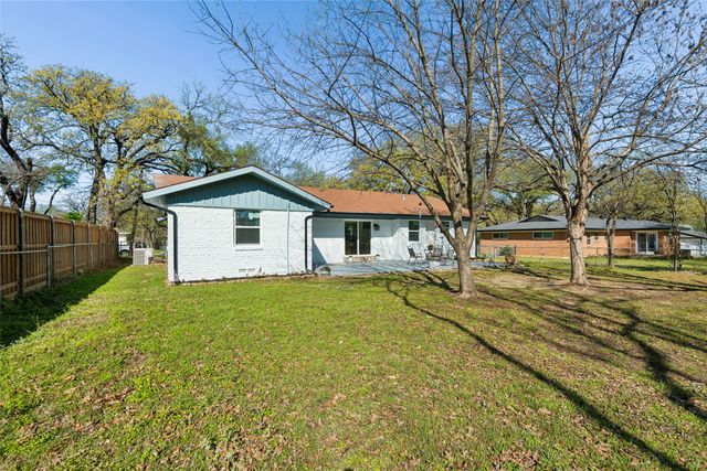 911 Vine Street, Euless, TX 76040