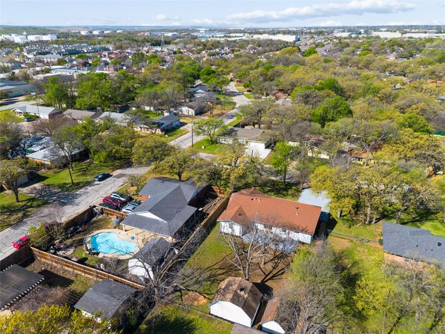 911 Vine Street, Euless, TX 76040