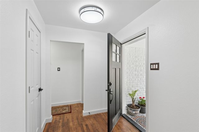 911 Vine Street, Euless, TX 76040