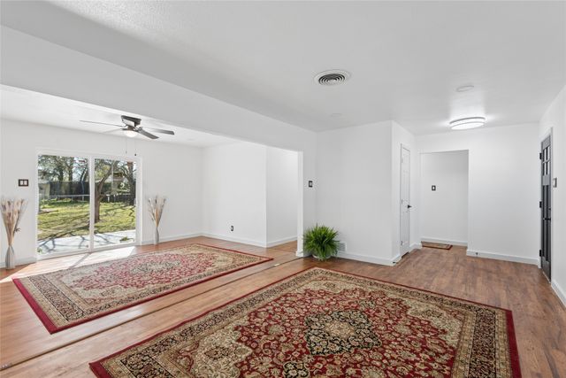 911 Vine Street, Euless, TX 76040