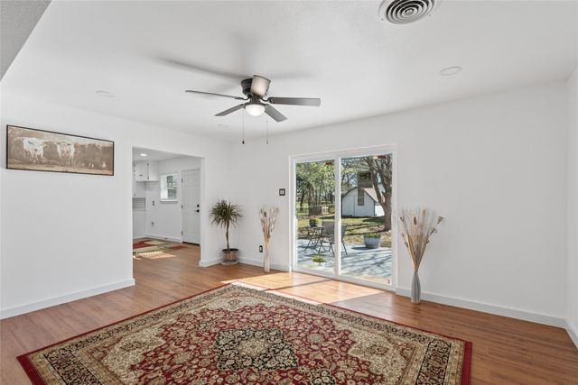 911 Vine Street, Euless, TX 76040