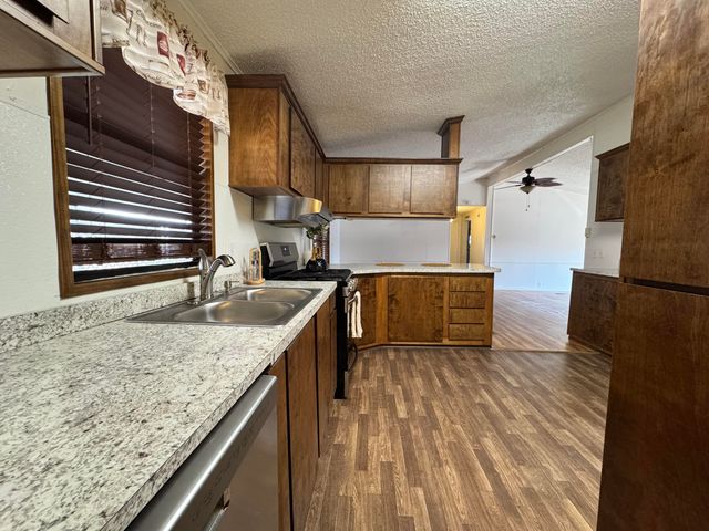 2300 W Morton Avenue 22, Porterville, CA 93257