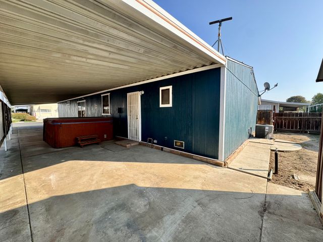 2300 W Morton Avenue 22, Porterville, CA 93257