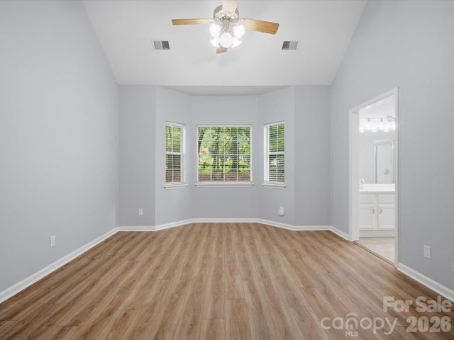 607 Oakbluff Circle, Charlotte, NC 28216