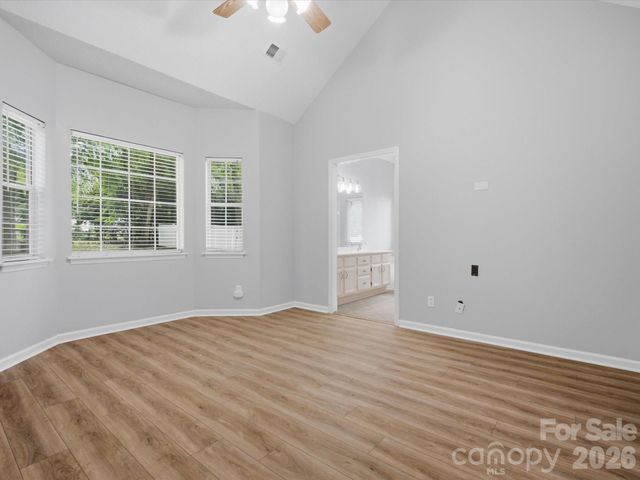 607 Oakbluff Circle, Charlotte, NC 28216