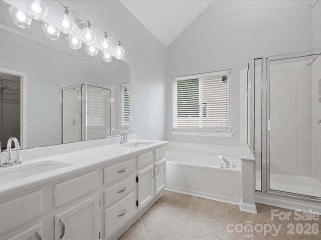 607 Oakbluff Circle, Charlotte, NC 28216