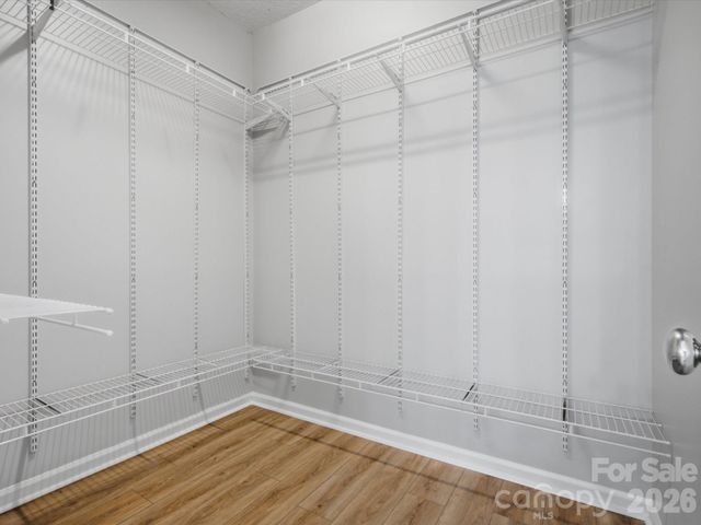 607 Oakbluff Circle, Charlotte, NC 28216