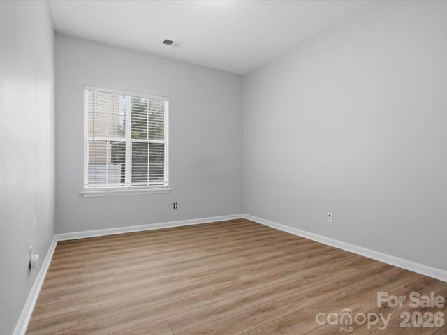 607 Oakbluff Circle, Charlotte, NC 28216