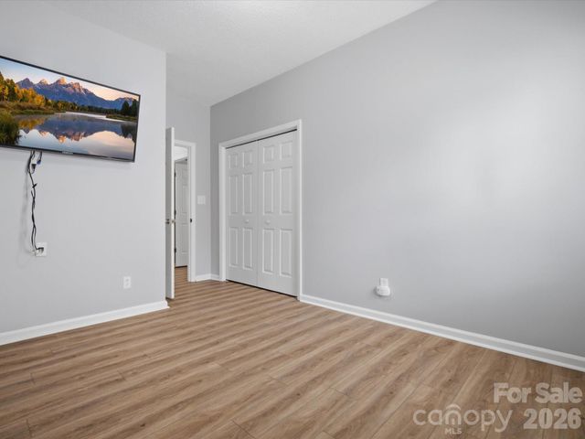 607 Oakbluff Circle, Charlotte, NC 28216