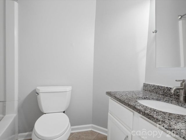 607 Oakbluff Circle, Charlotte, NC 28216