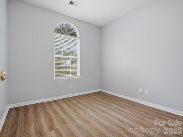 607 Oakbluff Circle, Charlotte, NC 28216