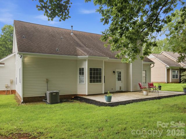 607 Oakbluff Circle, Charlotte, NC 28216