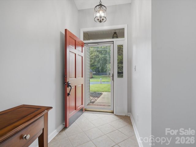 607 Oakbluff Circle, Charlotte, NC 28216