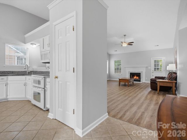 607 Oakbluff Circle, Charlotte, NC 28216
