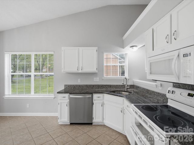 607 Oakbluff Circle, Charlotte, NC 28216