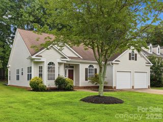 607 Oakbluff Circle, Charlotte, NC 28216