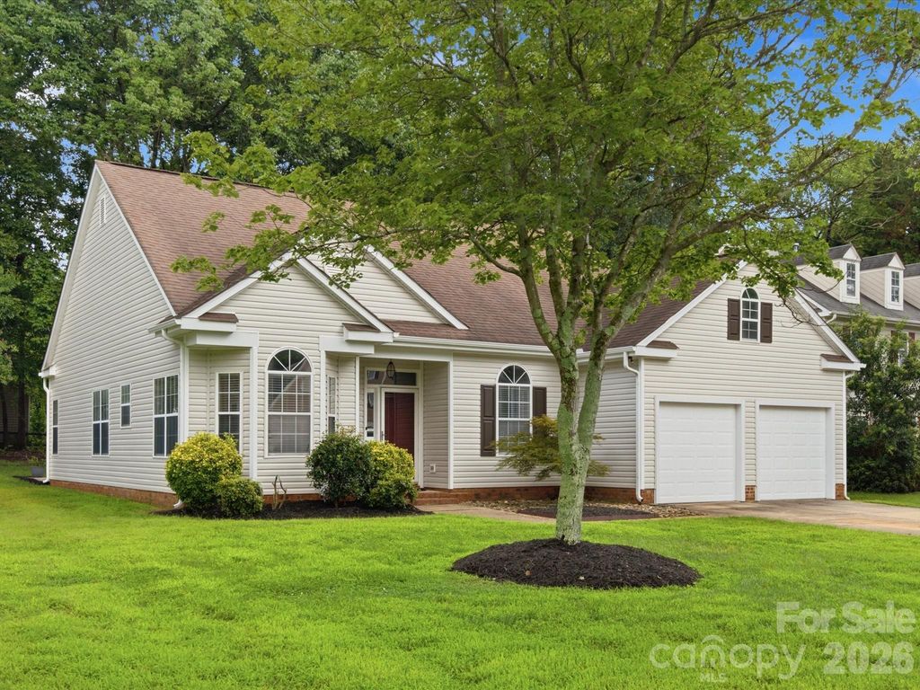 607 Oakbluff Circle, Charlotte, NC 28216