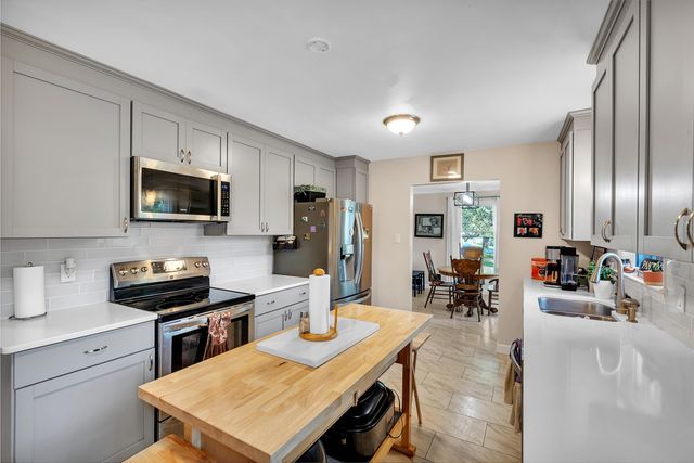 1010 Seven Springs Road, Spartanburg, SC 29307