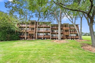 5803 Oakwood Drive 2D, Lisle, IL 60532