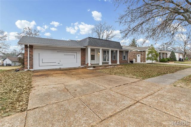 2756 Irondale Drive, Oakville, MO 63129