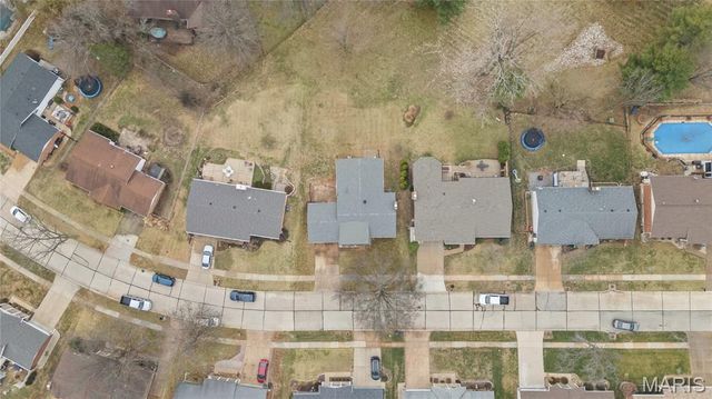 2756 Irondale Drive, Oakville, MO 63129