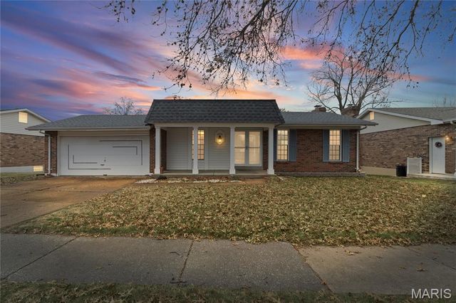 2756 Irondale Drive, Oakville, MO 63129