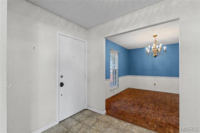 2756 Irondale Drive, Oakville, MO 63129