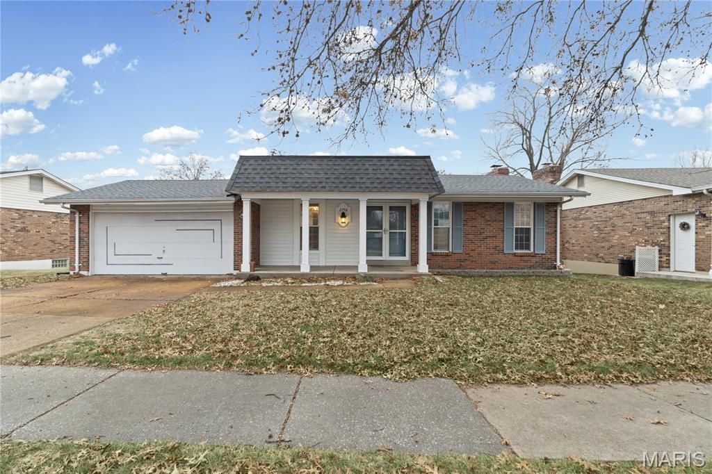 2756 Irondale Drive, Oakville, MO 63129