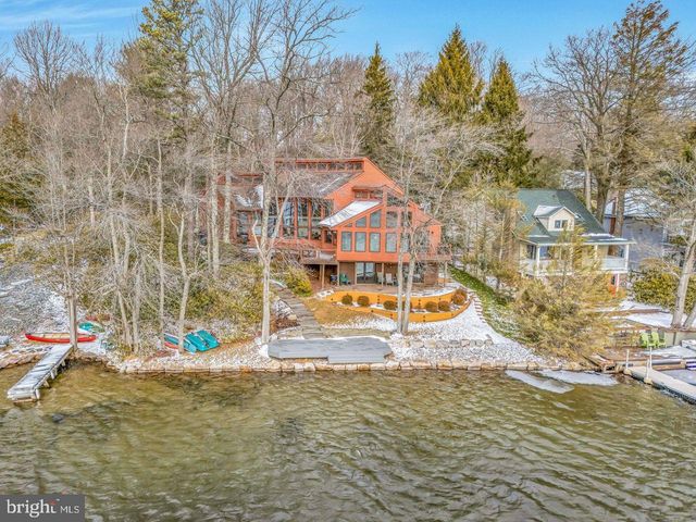 487 N LAKE DR, Lake Harmony, PA 18624