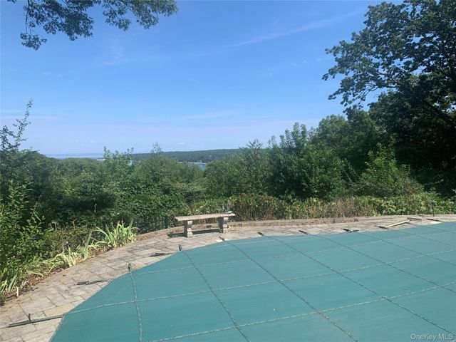 105 Laurel Lane, Port Jefferson, NY 11777