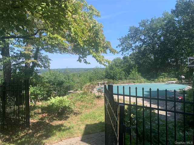 105 Laurel Lane, Port Jefferson, NY 11777
