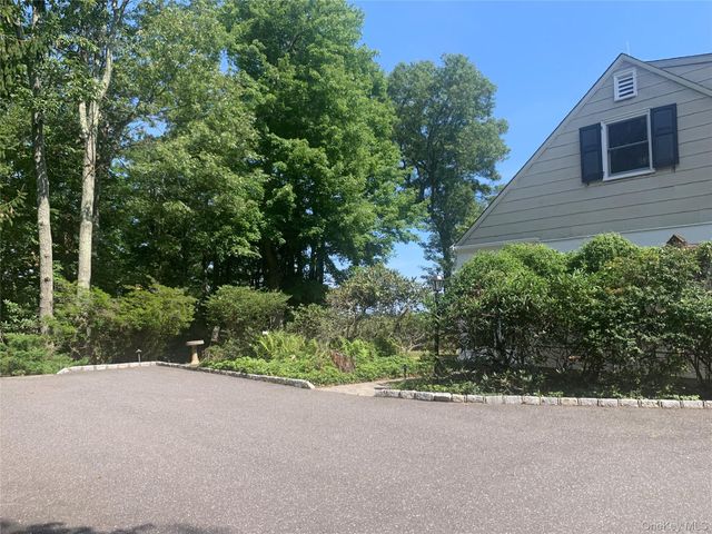 105 Laurel Lane, Port Jefferson, NY 11777