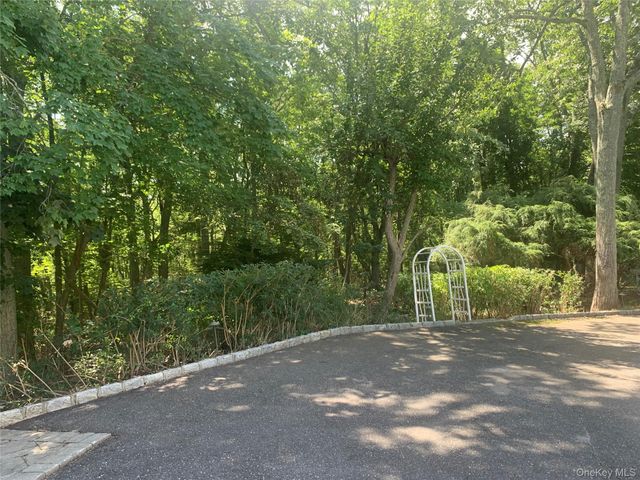 105 Laurel Lane, Port Jefferson, NY 11777