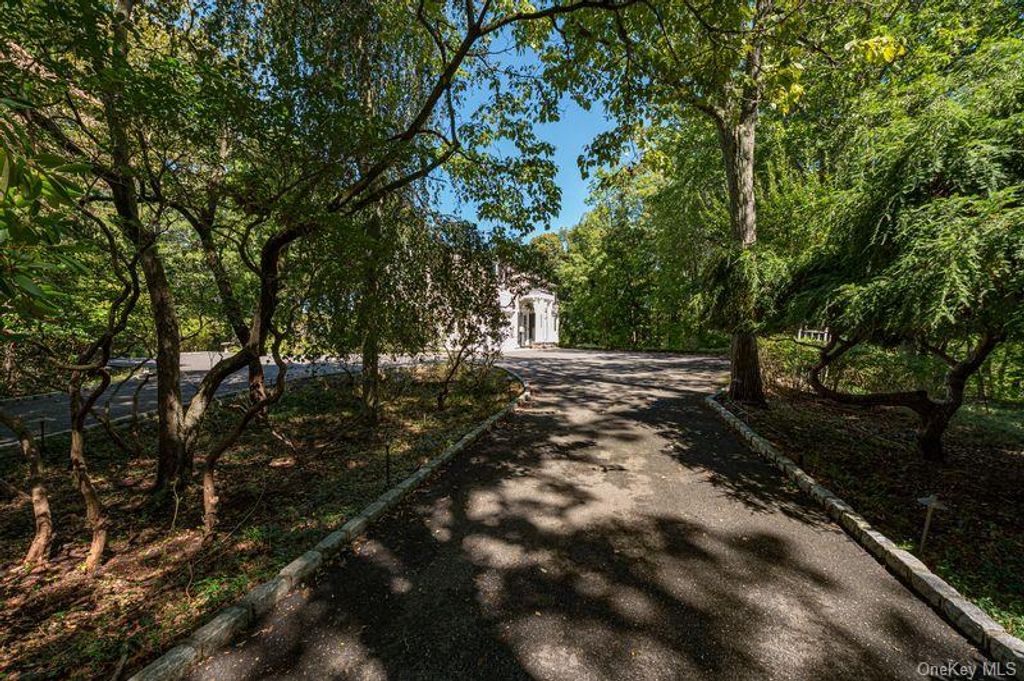 105 Laurel Lane, Port Jefferson, NY 11777 — photo 2