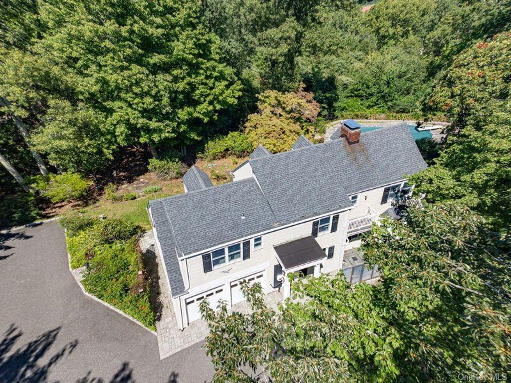 105 Laurel Lane, Port Jefferson, NY 11777 — photo 3