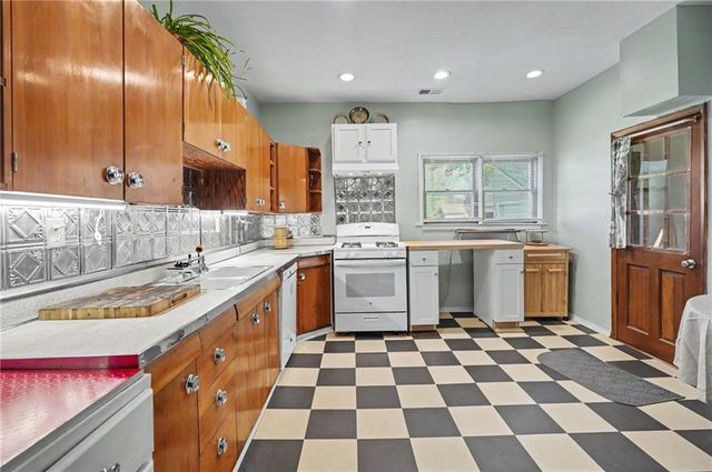 37725 Harmony Road, Paola, KS 66071