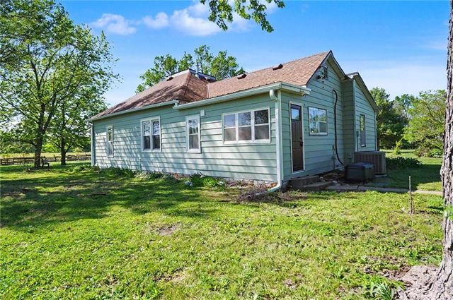 37725 Harmony Road, Paola, KS 66071