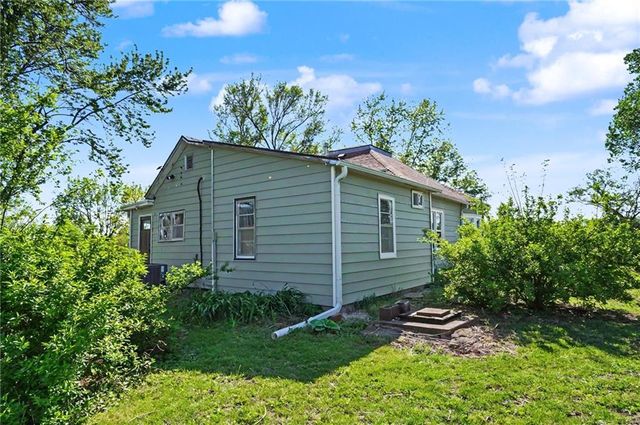 37725 Harmony Road, Paola, KS 66071