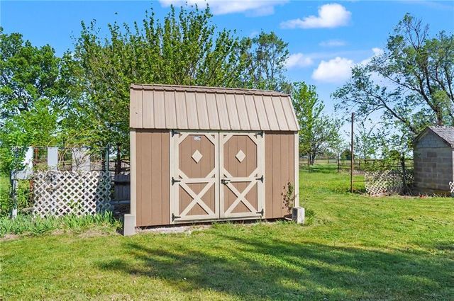 37725 Harmony Road, Paola, KS 66071