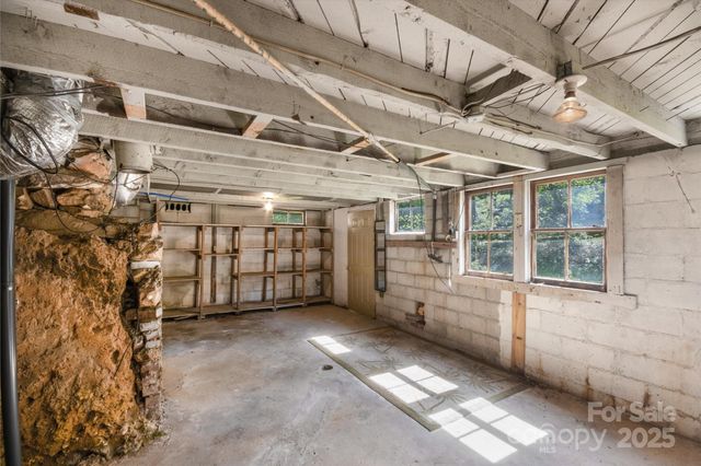 35 Homeway Road, Asheville, NC 28806