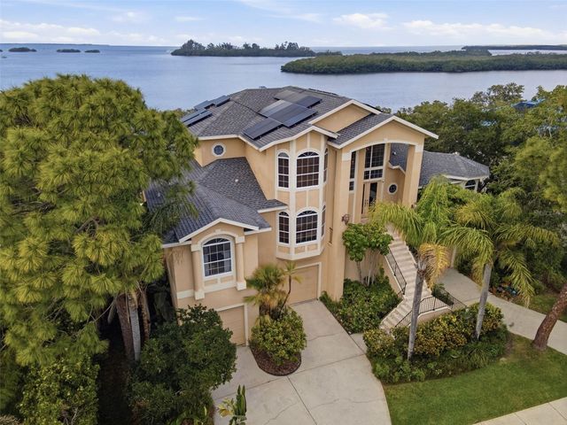 2017 HARBOUR WATCH CIRCLE, Tarpon Springs, FL 34689