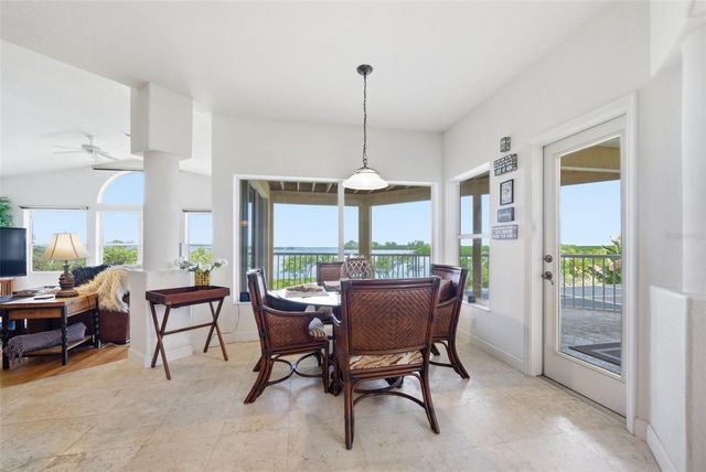 2017 HARBOUR WATCH CIRCLE, Tarpon Springs, FL 34689