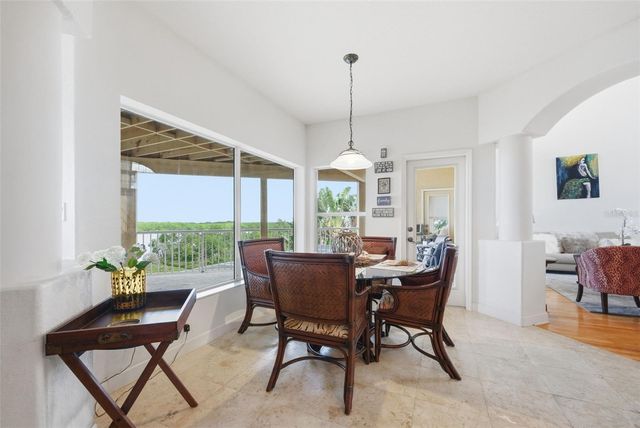 2017 HARBOUR WATCH CIRCLE, Tarpon Springs, FL 34689