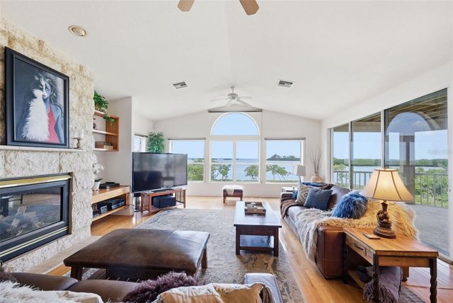 2017 HARBOUR WATCH CIRCLE, Tarpon Springs, FL 34689