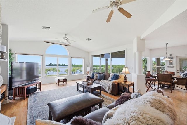 2017 HARBOUR WATCH CIRCLE, Tarpon Springs, FL 34689