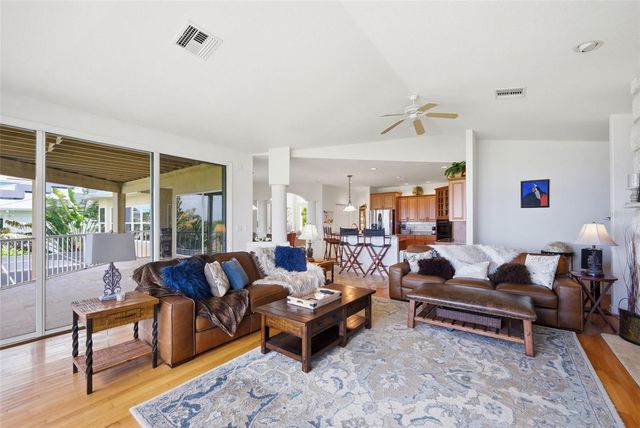 2017 HARBOUR WATCH CIRCLE, Tarpon Springs, FL 34689