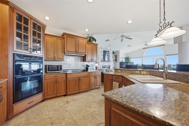 2017 HARBOUR WATCH CIRCLE, Tarpon Springs, FL 34689