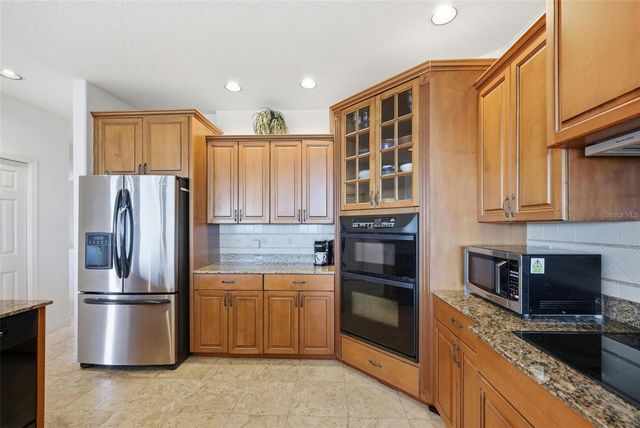 2017 HARBOUR WATCH CIRCLE, Tarpon Springs, FL 34689